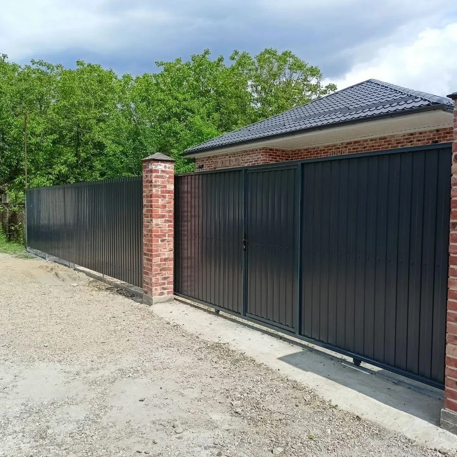 Забор профнастил однотонный